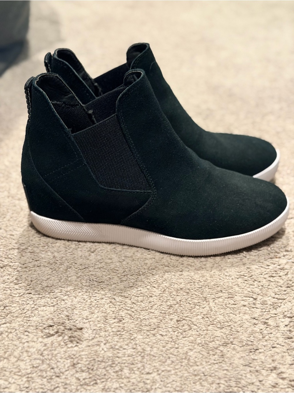 Sorel Black Hidden-Wedge Chelsea Sneaker Booties